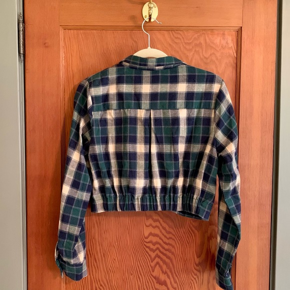 🛎 2/$20!! CUTE Cropped Flannel - Picture 2 of 5